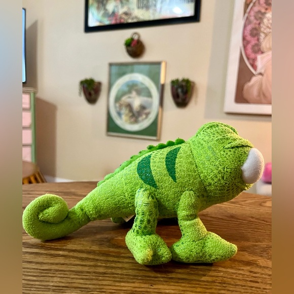 Disney Store PASCAL Chameleon Tangled Plush - 8” Metallic Green - Picture 2 of 6